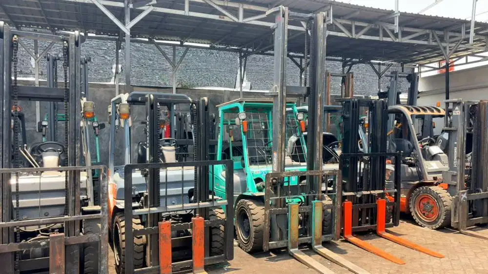 FORKLIFT BEKAS BERKUALITAS BERBAGAI MERK DAN KAPASITAS