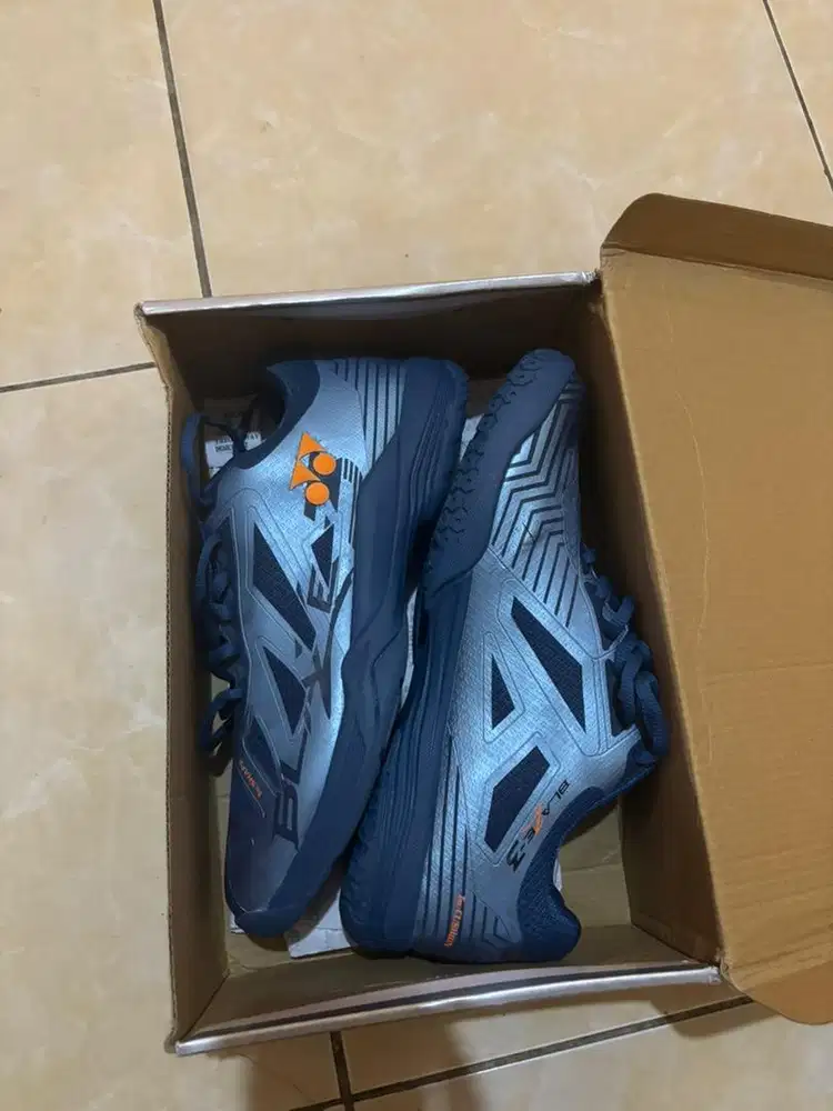 SEPATU YONEX BLAZE