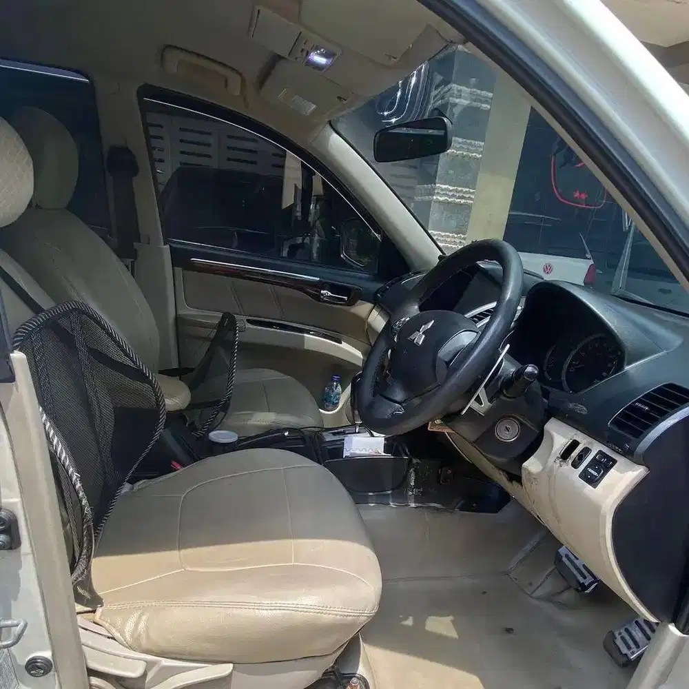 mitsubishi pajero sport (2011)