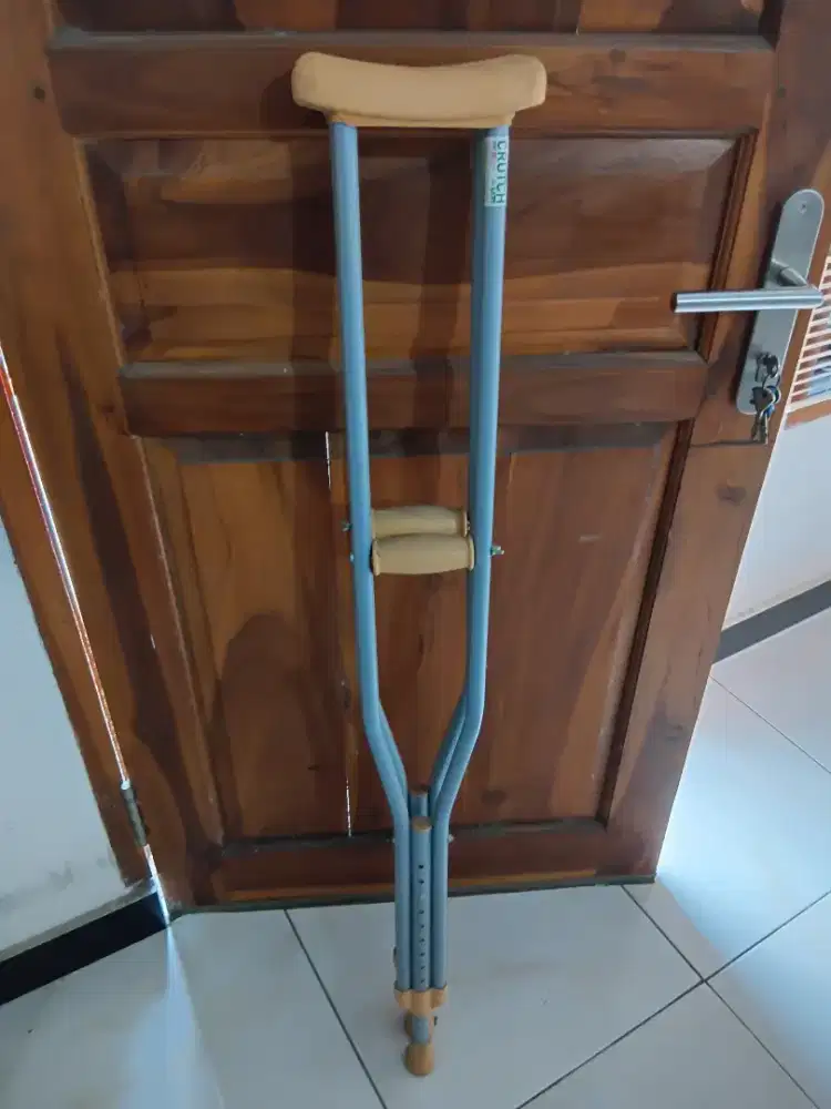 Tongkat kaki bekas mulus 95 %