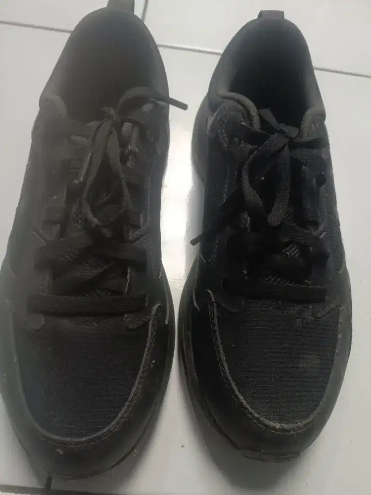 (JUAL RUGI) Sepatu Under Armour UA Charged Edge