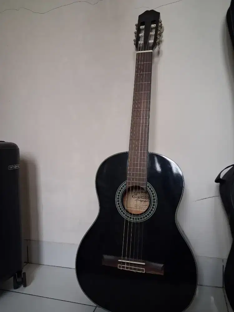 Gitar Espanola warna hitam