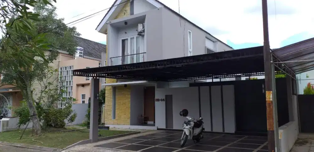 JUAL RUMAH KOLAM RENANG