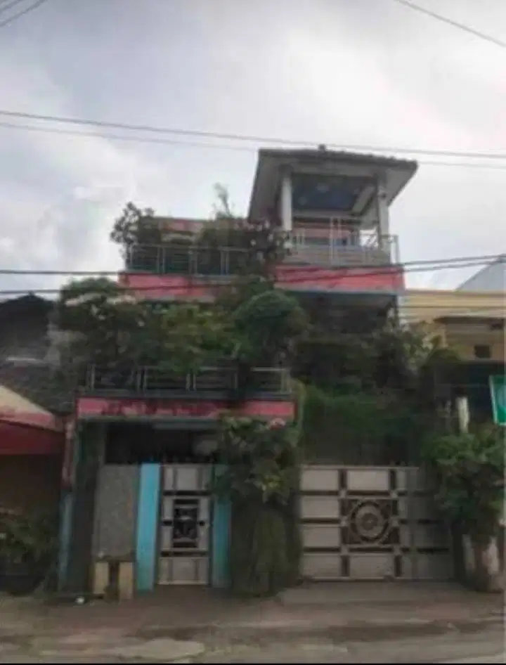 Dijual rumah 3 lantai pinggir jalan raya