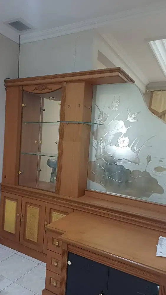mebel penyekat ruangan