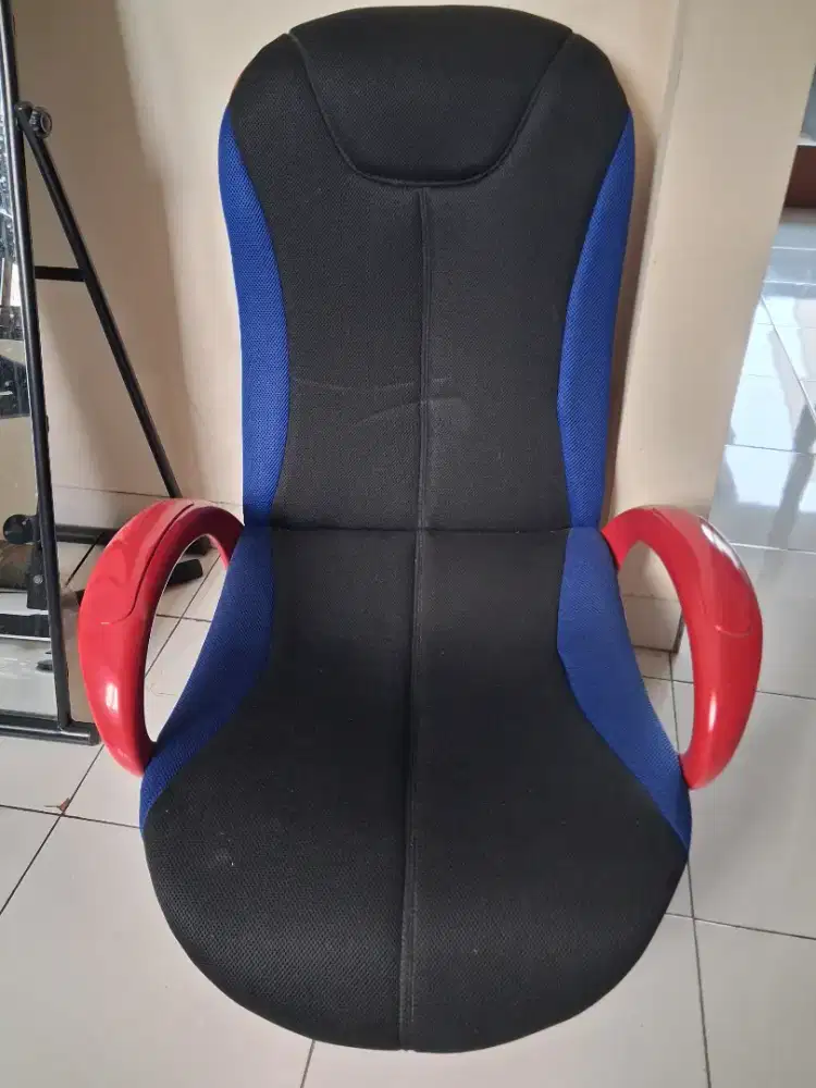 Kursi untuk main game