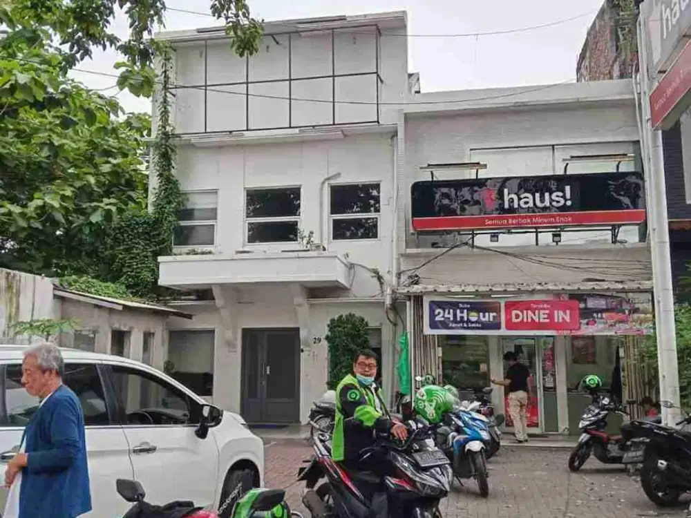 Ruko 2 lantai, parkiran luas cocok untuk segala jenis usaha.Bangka Raya Kemang Jakarta Selatan