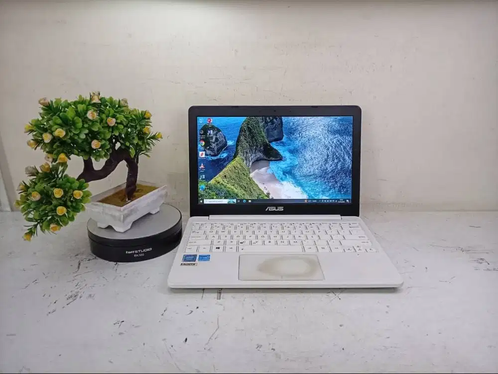 JUAL Notebook Asus E203MAH N4000/4gb/Hdd 500gb/11,6inci/UHD 600