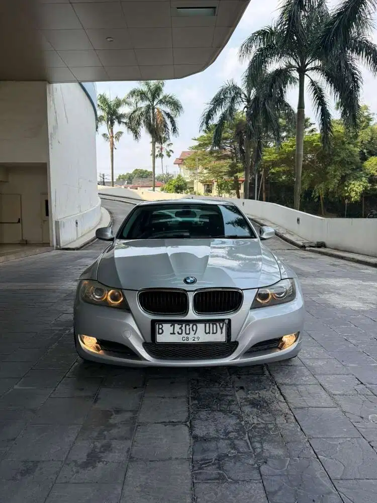 BMW 320i 2011 Bensin