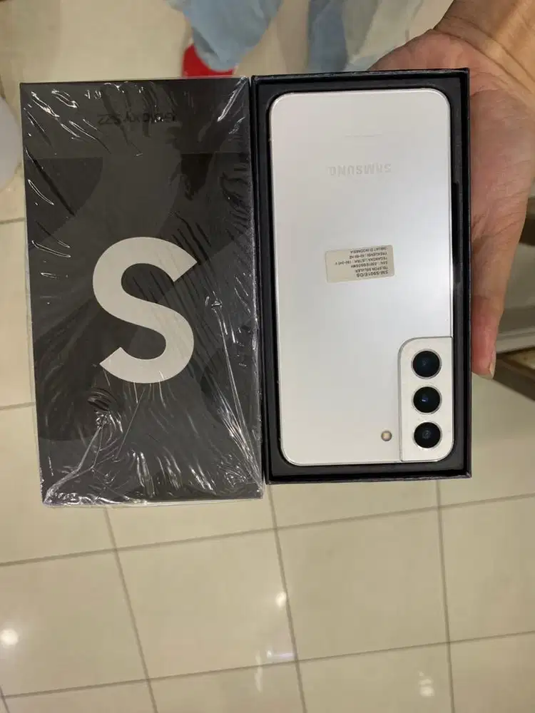 Samsung s22 8/256 garis 1