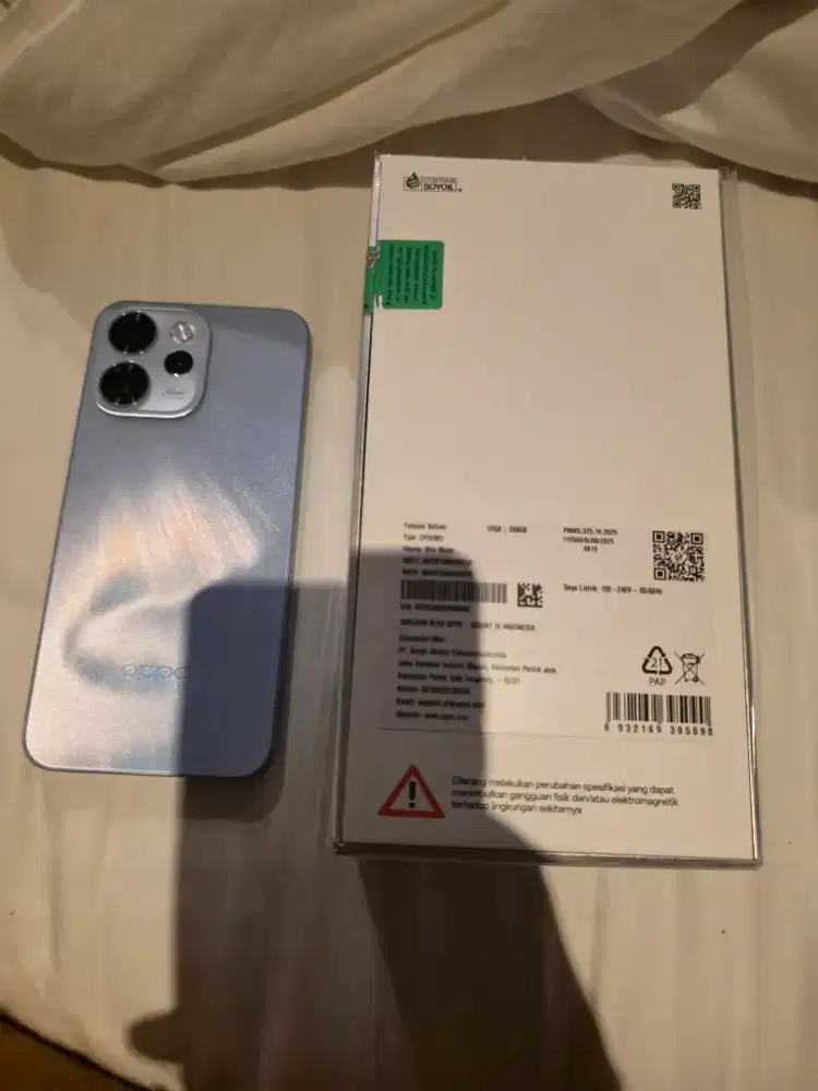 Oppo Reno 15f 5G. 12/256