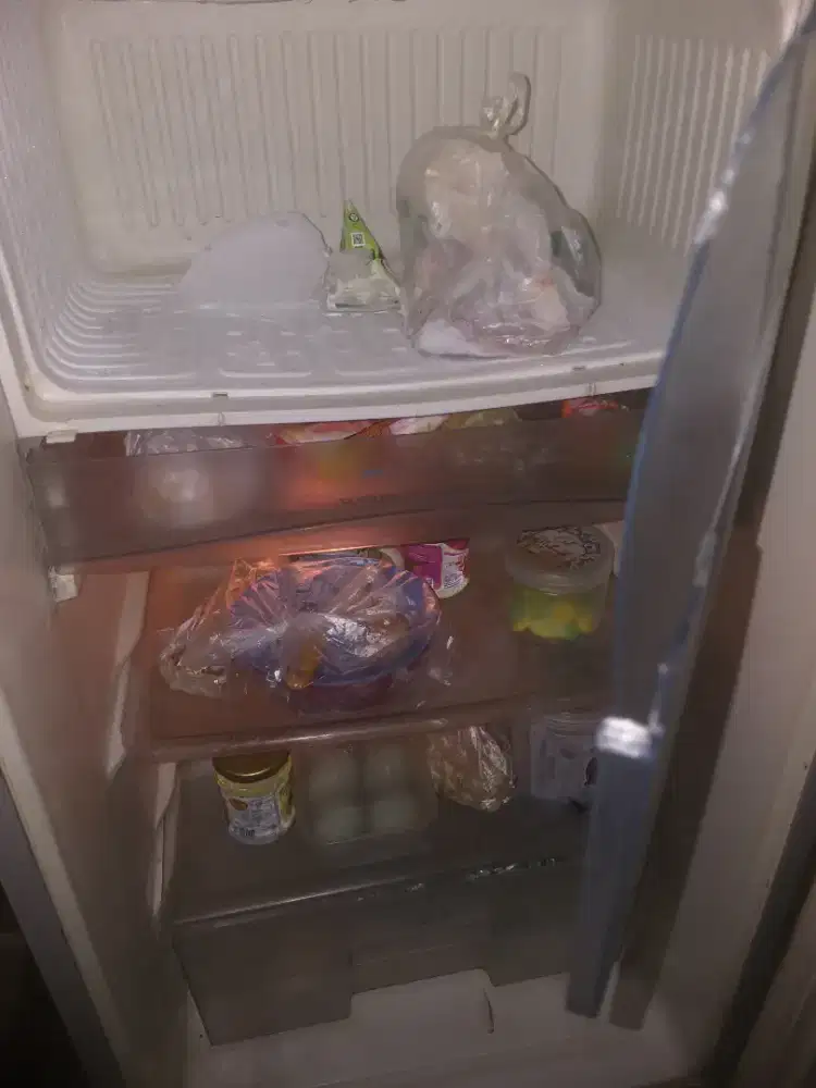 Kulkas 1 pntu low wat sgt normal dngin beku free lalamove dkt