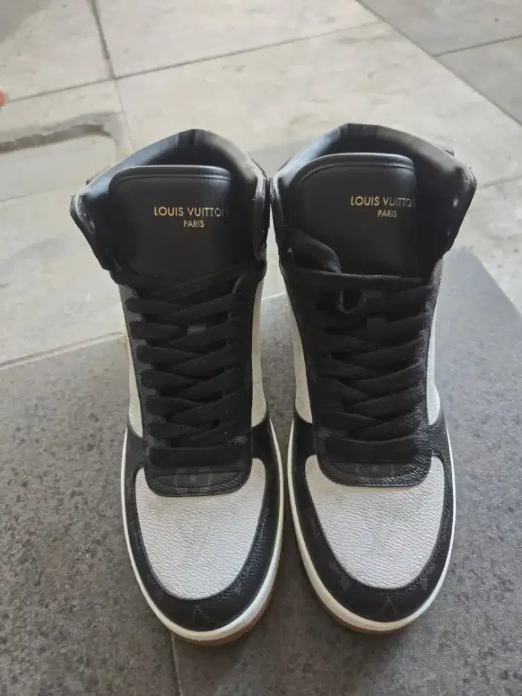 SEPATU LV ORIGINAL UK 42