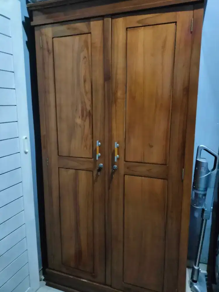 DI JUAL LEMARI KAYU JATI