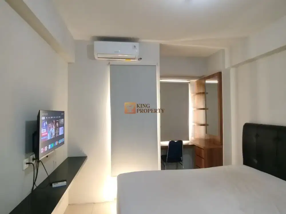 Disewakan Studio 21m2 Green Bay Pluit Minimalist Bedroom with Warm Wood Accents Walk to Baywalk Mall Dekat Bandara & Tol