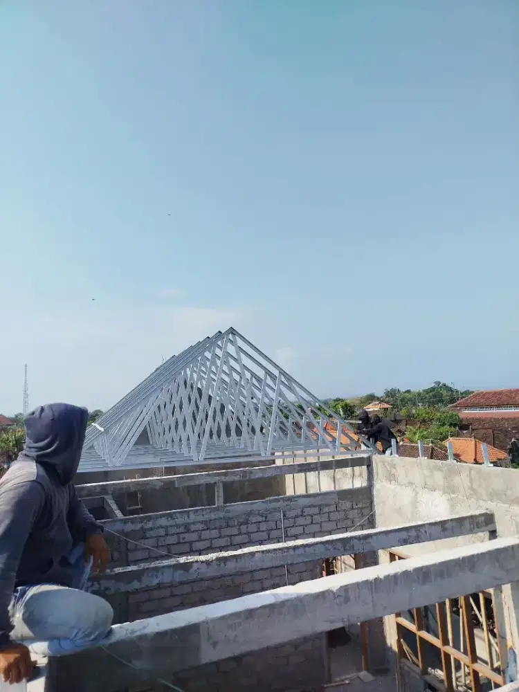 Jasa pasang rangka atap baja ringan