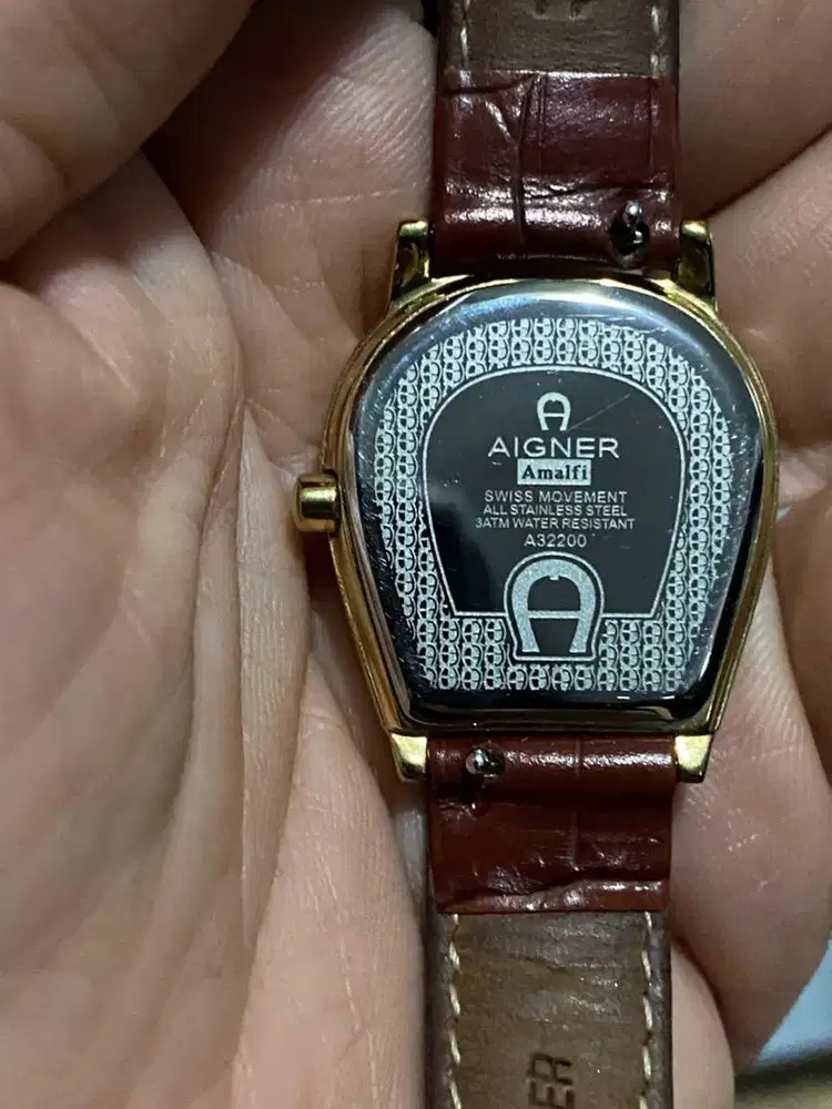 Jam Tangan Perempuan Aigner