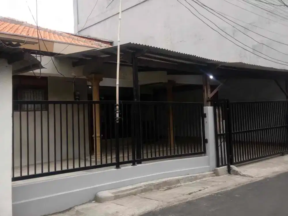 Rumah Rapi Terawat di Menteng Dalam Palbatu Jakarta Selatan
