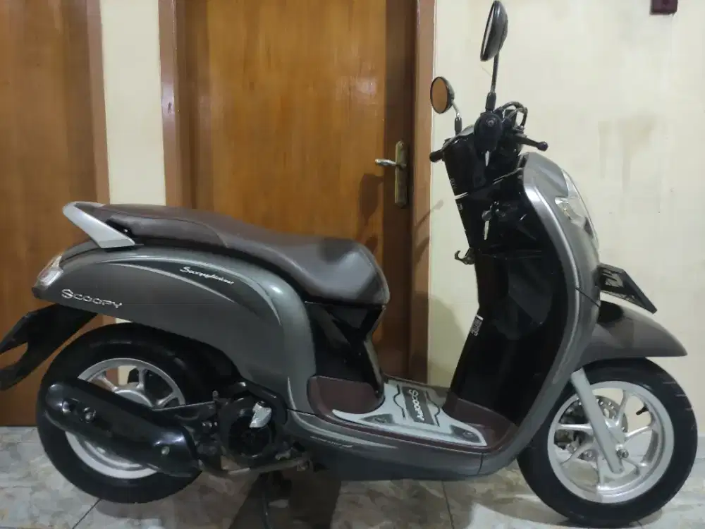 ISTIMEWA LOW KM SCOOPY STYLISH DONAT CBS ISS SUPER MULUS NO MINUS