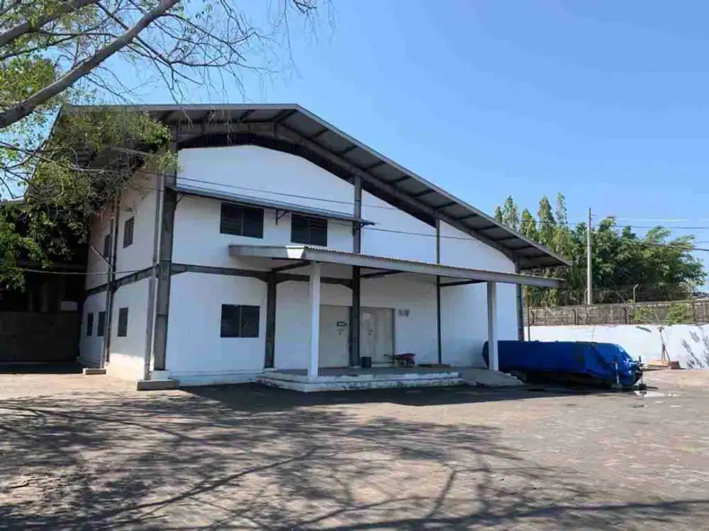 DISEWAKAN GUDANG DEMAK. LUAS BANGUNAN 2,5 HA, LUAS TANAH 4 HA