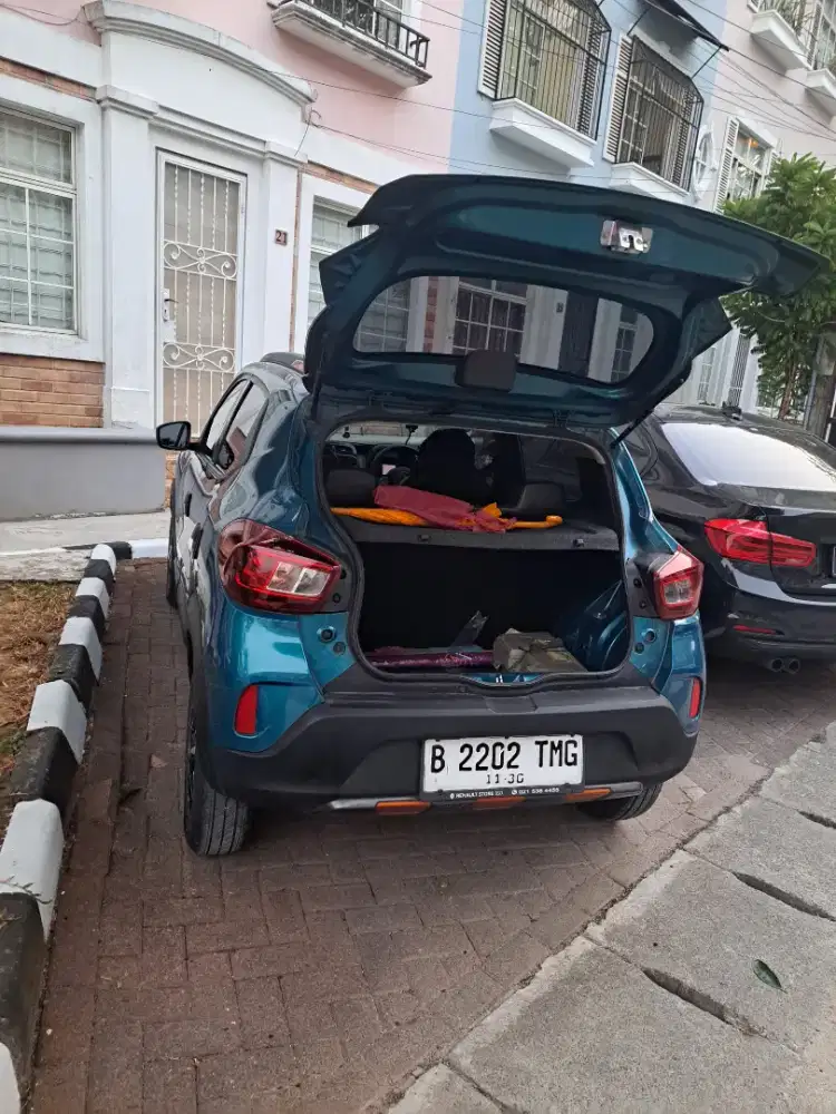 Jual renault kwid climber, biru metalick, surat lengkap, stnk 1tahun,