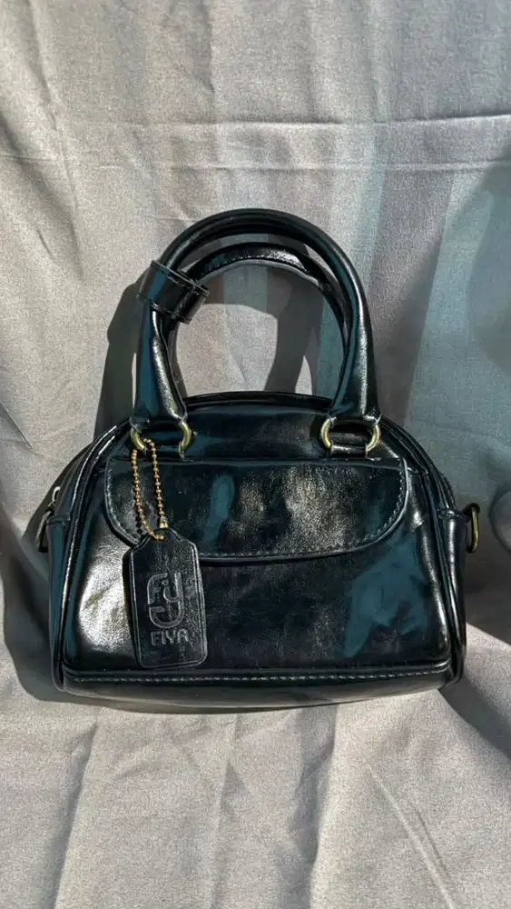 Tas waena hitam