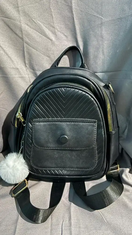 Tas warna hitam