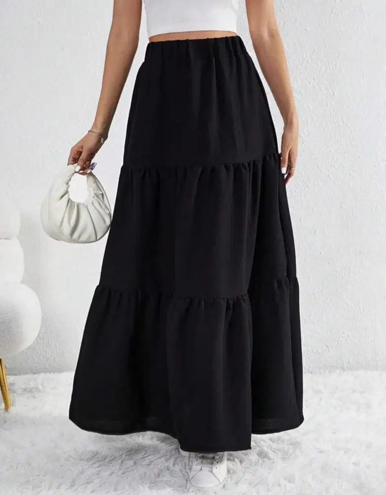Rok warna hitam