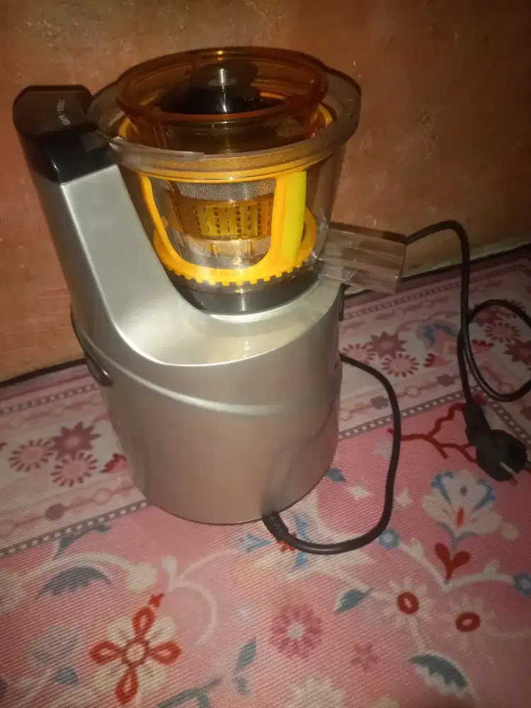 Blender minus bagian atas nya ilang ga ada