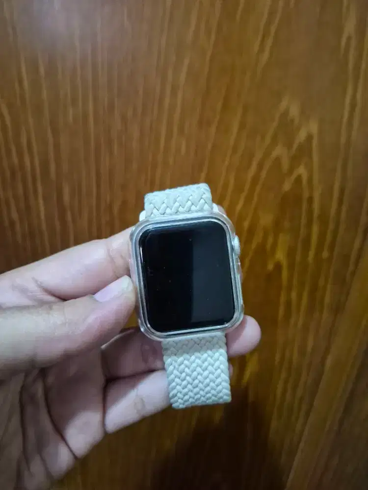 Apple watch se 3 40mm starlight