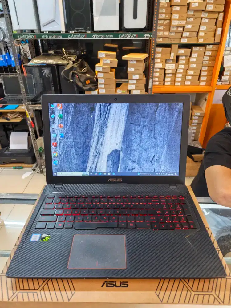 Jual laptop gaming ASUS ROG FX553V CORE I7 RAM 16 GB SSD 250,HDD 1 TB
