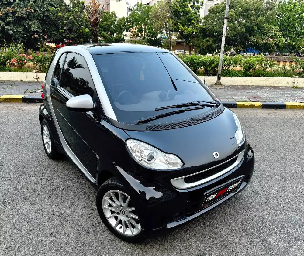 Mercedes benz Smart Fortwo 1.0 Passion Coupe Semi Hybrid 2010 Istimewa