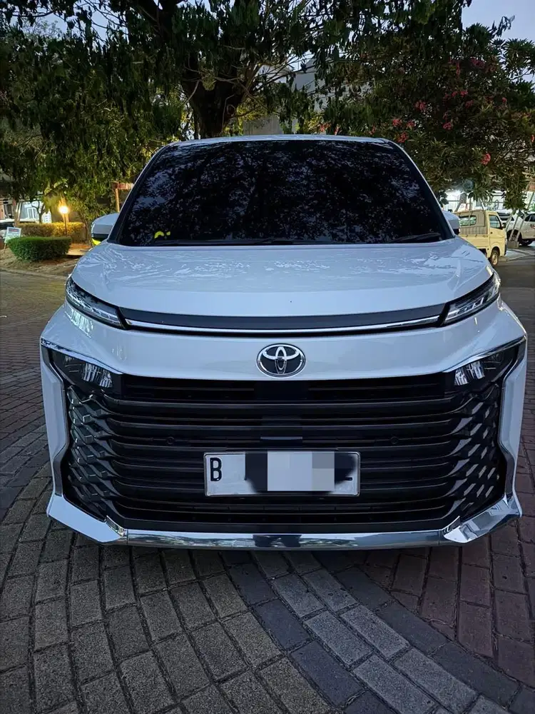 Dijual Cepat BU Toyota Voxy 2022 antik