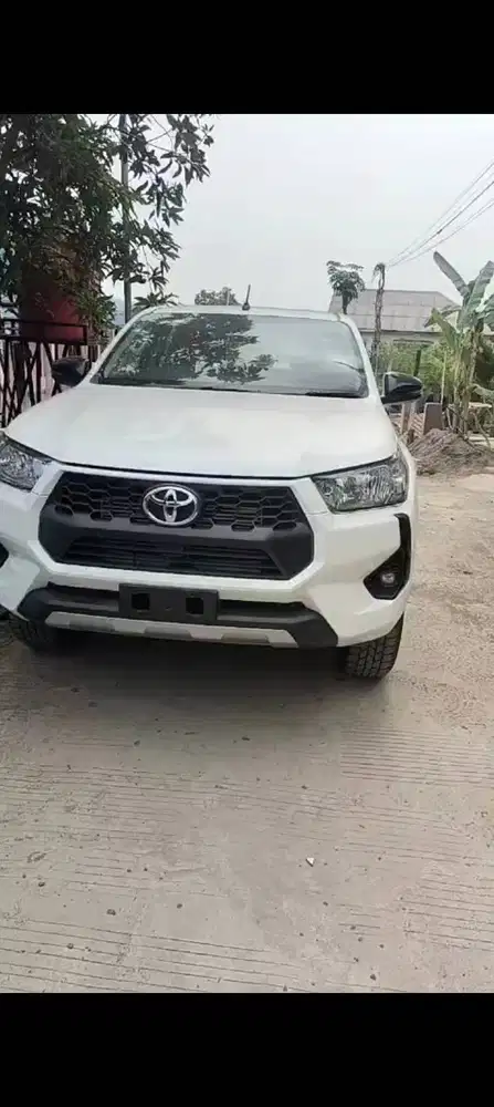 Mobil Hilux G 2.4 M/T