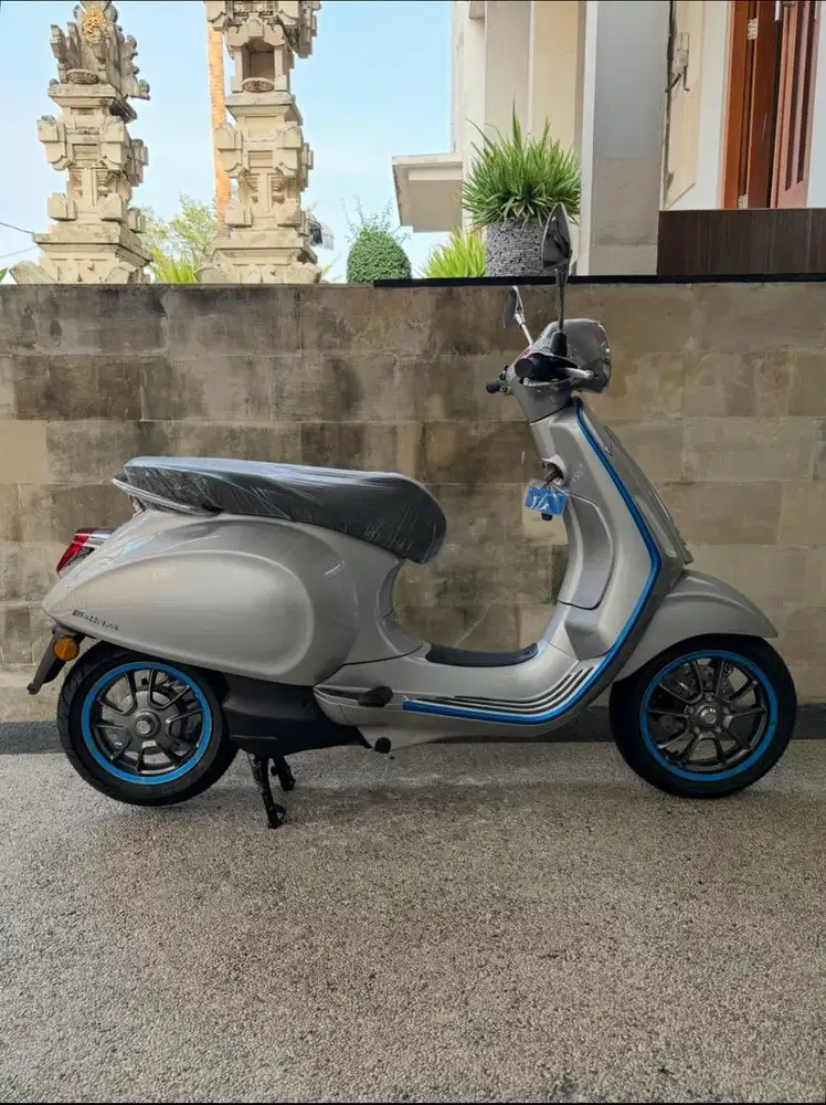 Vespa elettrica / listrik cbu italy