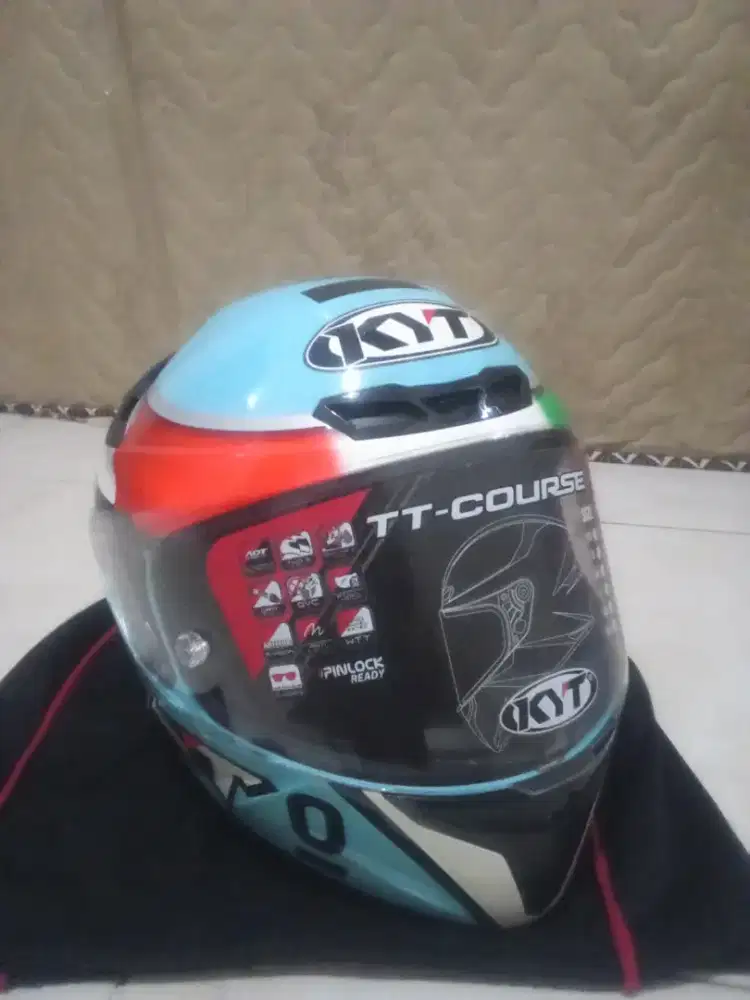 Dijual Helm pribadi KYT TT Course Leopard 
Kondisi mulus no minus 95%