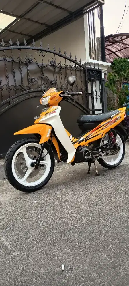 Yamaha FIZR 2003