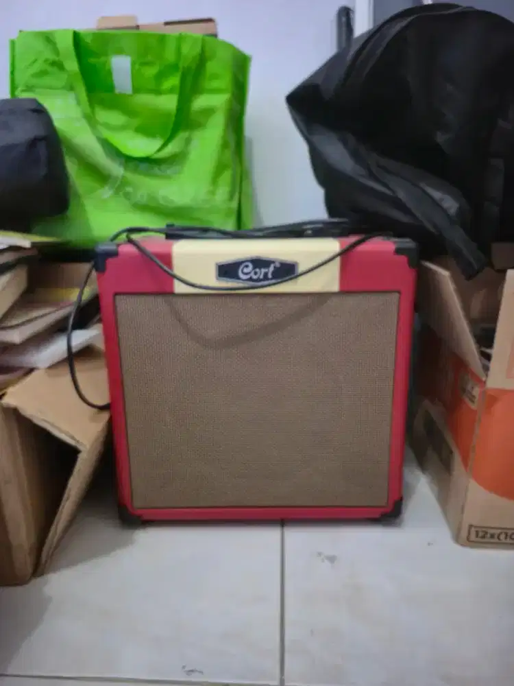 Amplifier Cort CM15R