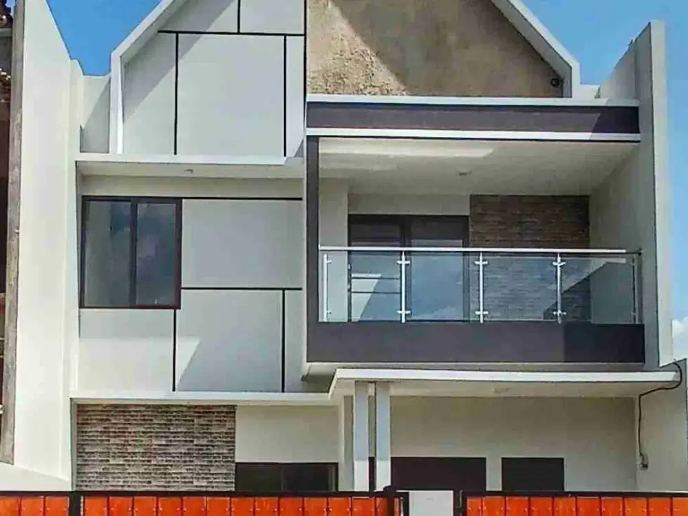 Dijual rumah baru dua lantai siap huni di perumahan nempel kota