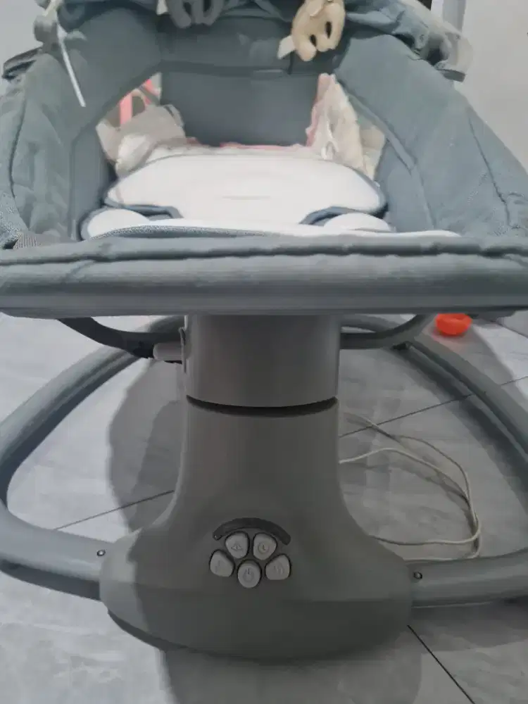 kursi ayun bayi (baby swing atau bouncer) merek Cocolatte