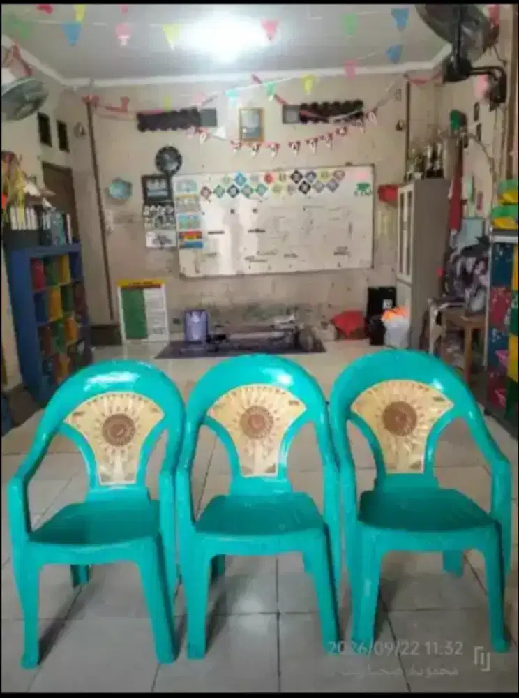 3 bangku masih mulus dr beli ga di pake mau di jual rp.250 Net pas