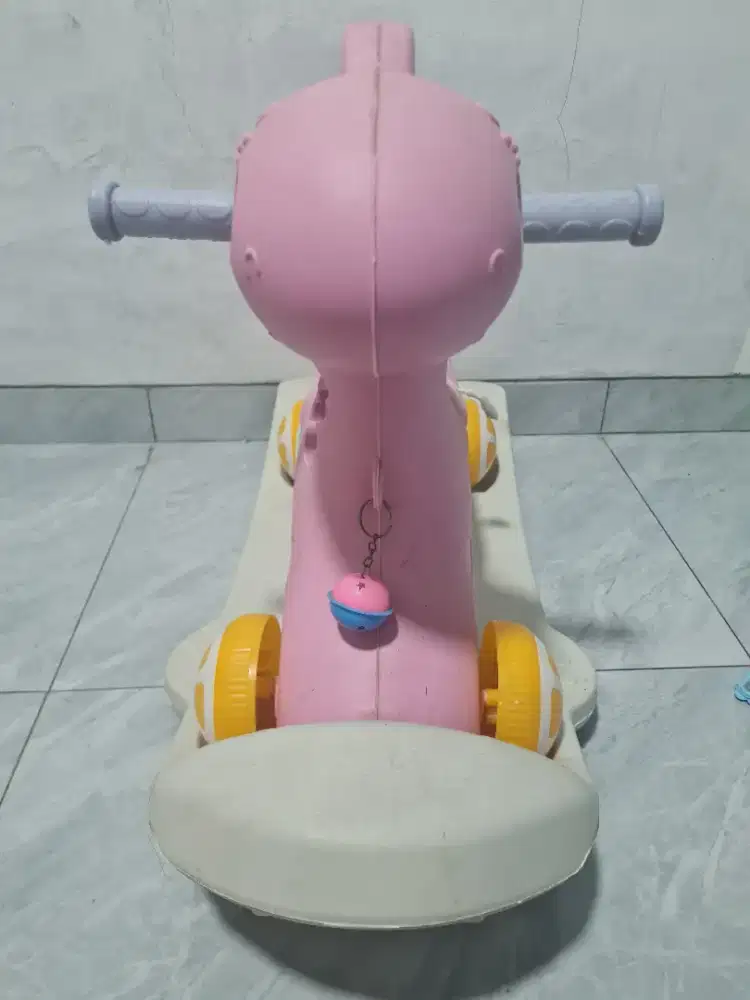 kuda-kudaan jungkat-jungkit dan ride-on