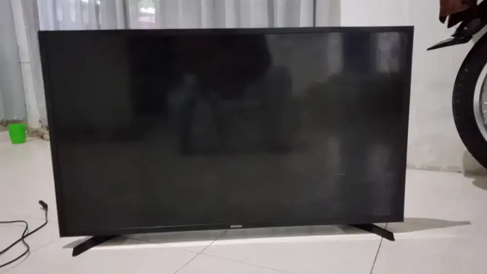 Tv Samsung pecah layar layar 40 inci