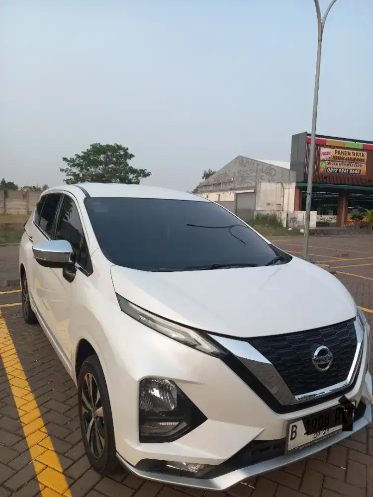 Nissan Livina 1.5 VL Bensin-AT 2019 Putih