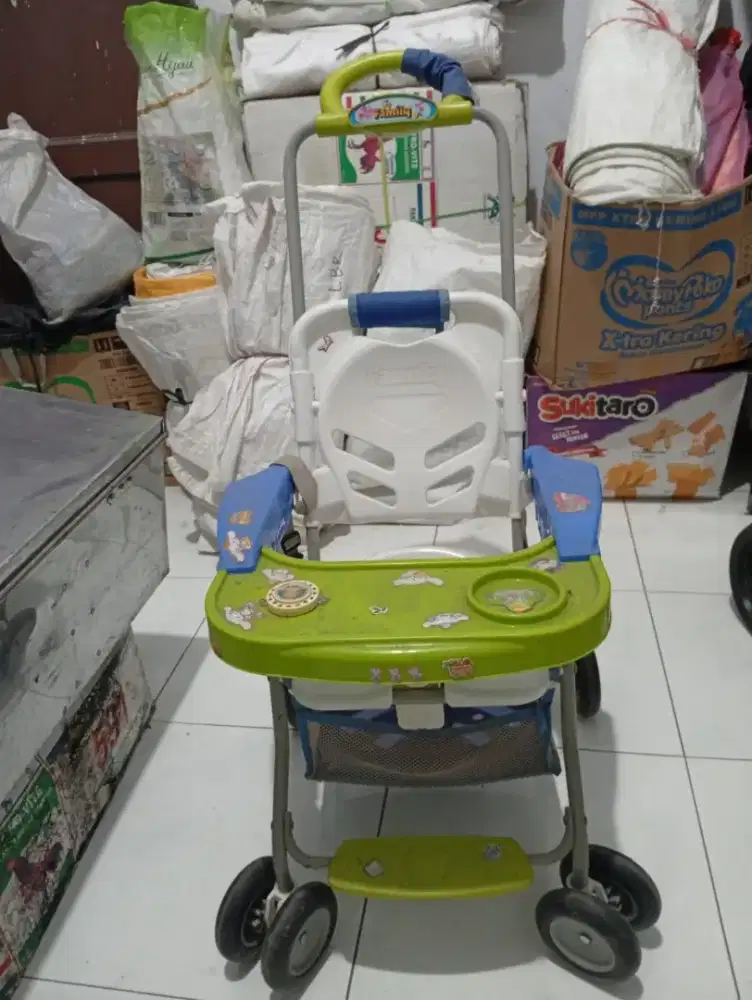 Tempat duduk baby