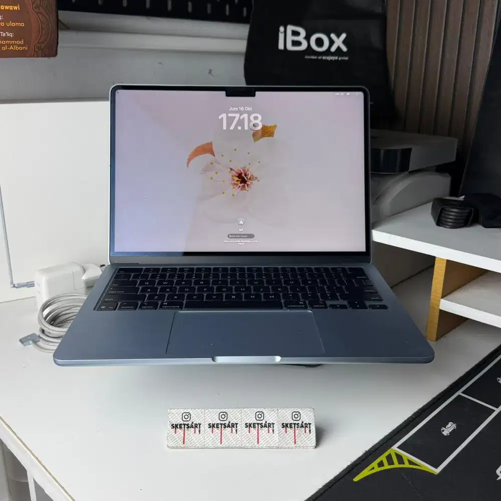 MacBook Air M4 16/512gb Sky Blue iBox Garansi Resmi Oktober 2027