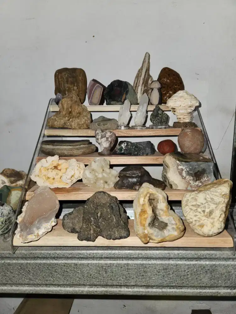 Batu suiseki pajangan