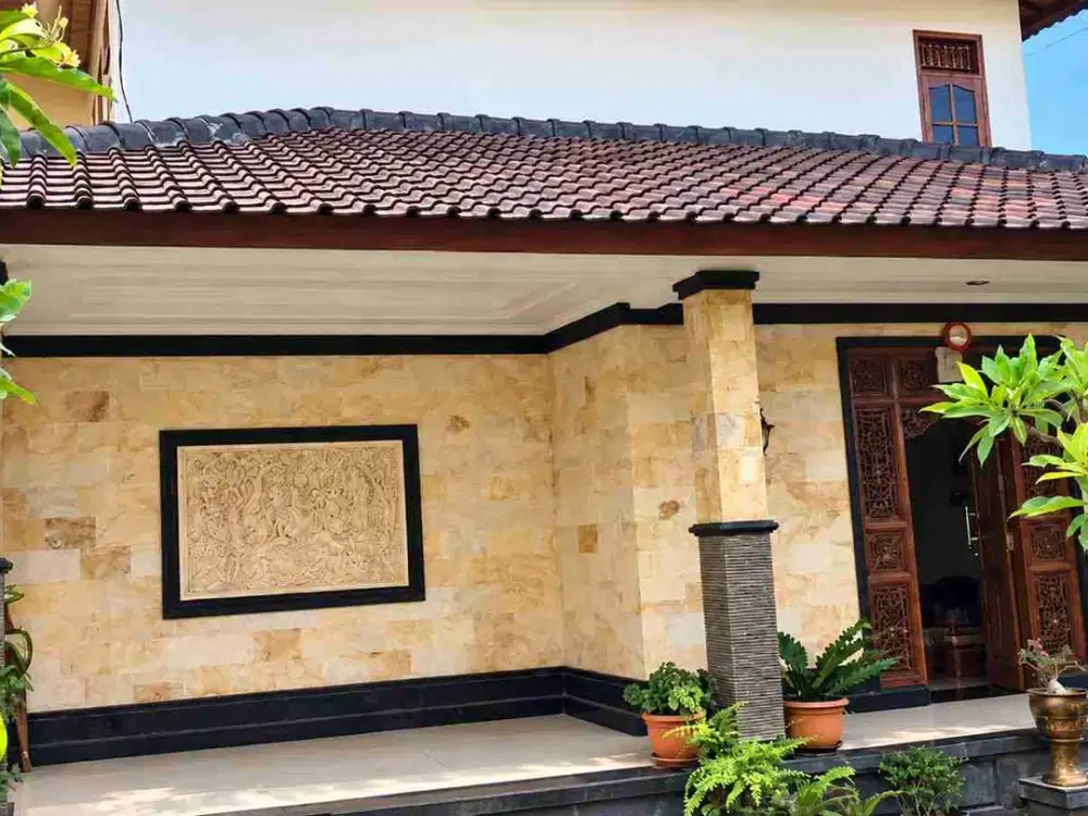 Jual Rumah 2lt Bargaya Bali Lokas Jl Padma Penatih Denpasar area Strategis untuk Hunian Keluarga