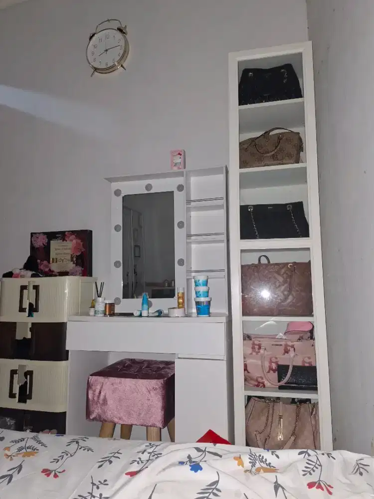 Merja Rias dan Lemari Tas