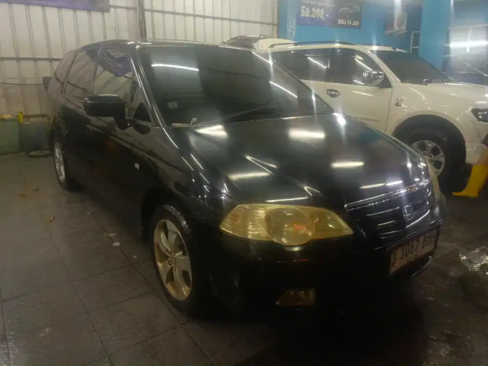 Honda Odyssey 2.3 at sunroof